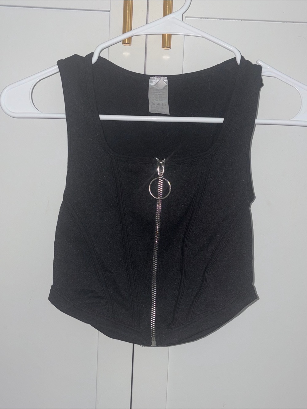 Sleeveless black crop top